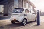 Elektroauto mit Ladesäule